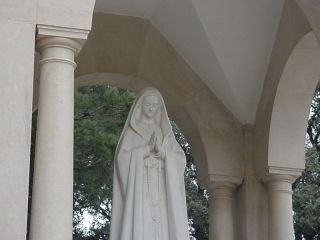 Imagen en el lugar donde se apareció la Virgen el 19 de agosto de 1917